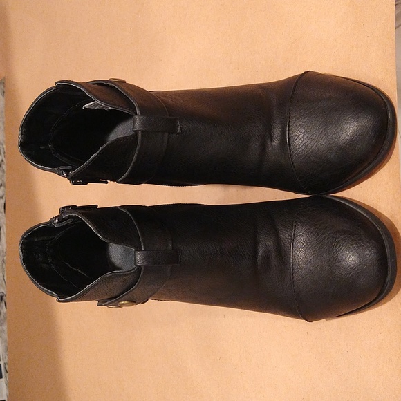 American Eagle Outfitters, Black Ankle Booties With 3.5" Heel, Size 7 1/2. - Picture 2 of 11